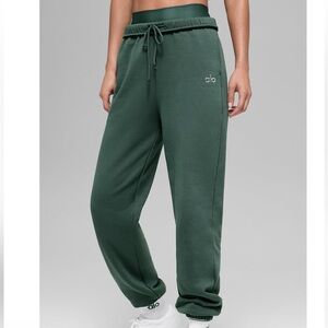 ALO Yoga Accolade Joggers NWT Clover Green